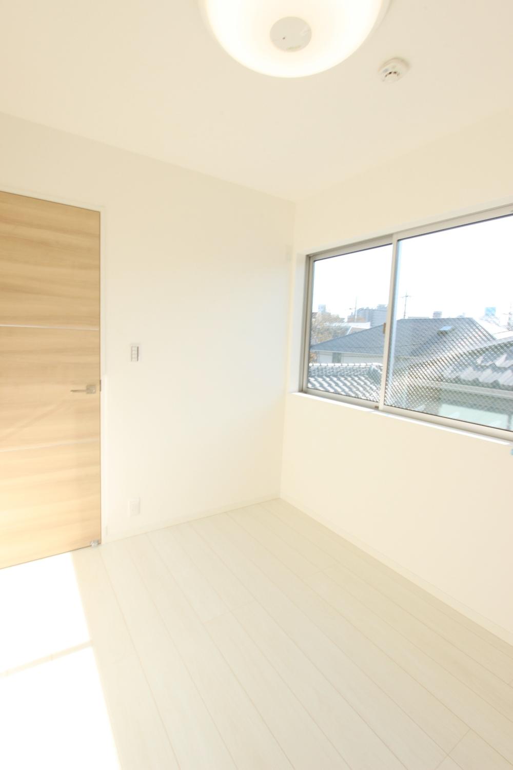 Non-living room. Third floor room is so bright! There is also missing from the window.