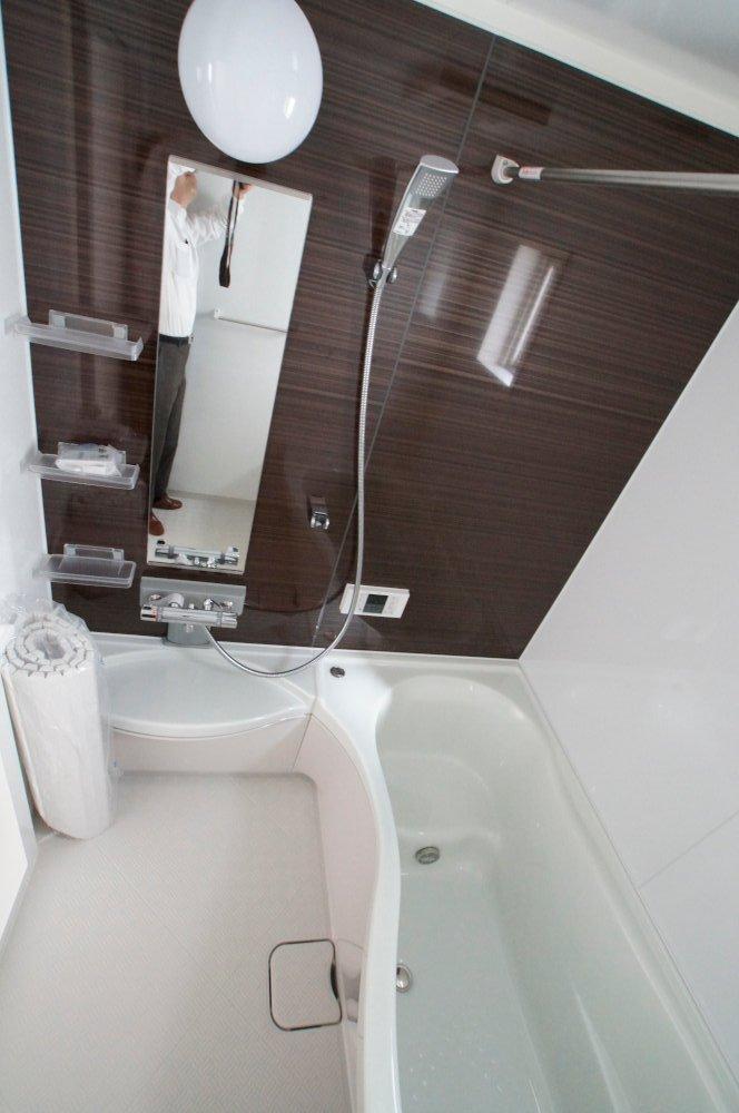 Bathroom. It is with the bathroom drying heater. Heal daily fatigue.