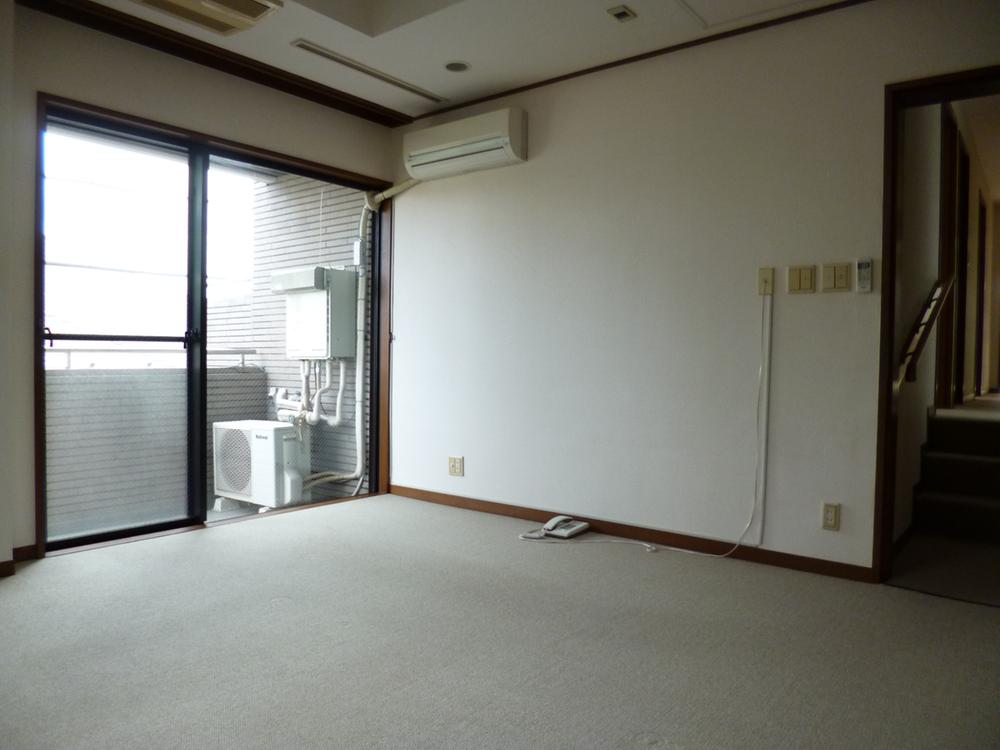 Non-living room. Indoor (12 May 2013) Shooting