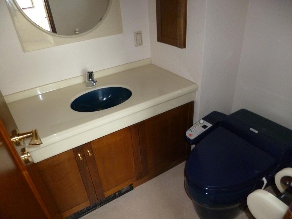 Toilet. Indoor (12 May 2013) Shooting