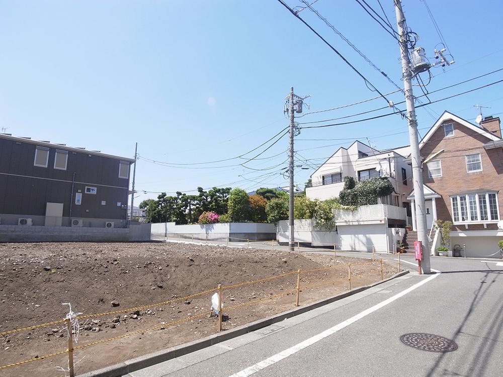 Local photos, including front road. Local (May 2013) Shooting