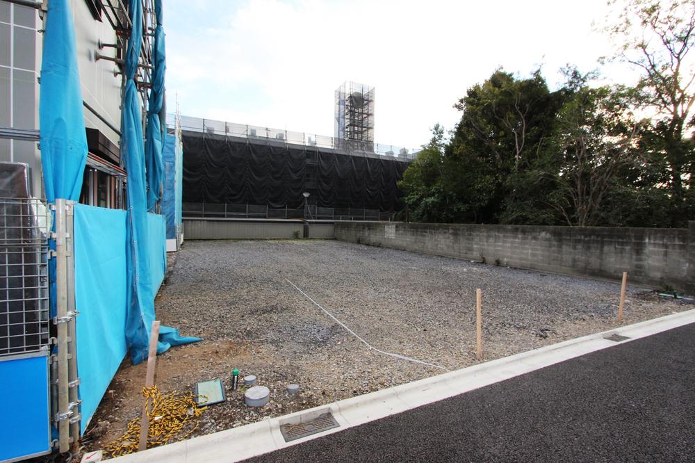 Local land photo. Is the current state vacant lot. 