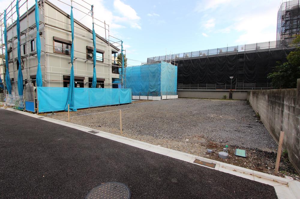 Local land photo. Is a vacant lot. 