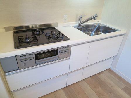 Kitchen. ~ New interior renovation completed ~ Water purifier integrated faucets with state-of-the-art facilities of the system Kitchen