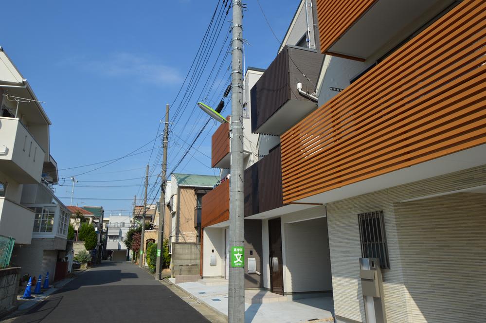 Local photos, including front road. Local (11 May 2013) Shooting