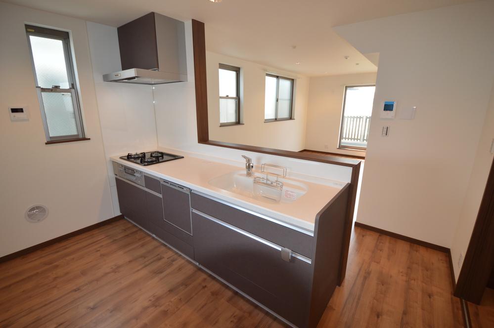 Kitchen. Indoor (11 May 2013) Shooting