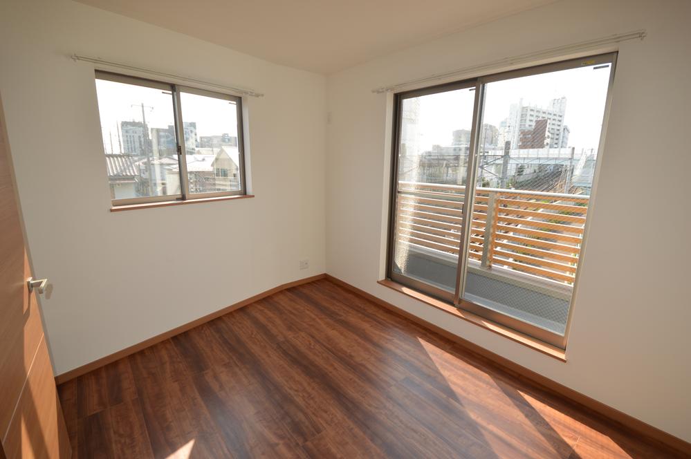 Non-living room. Indoor (11 May 2013) Shooting