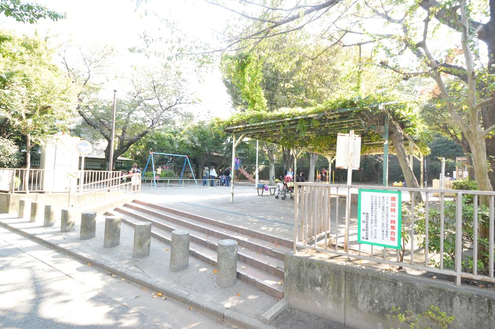 park. Okusawa 500m to chome park