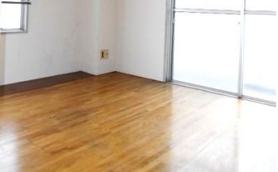 Other room space. Corner room three-sided lighting Flooring