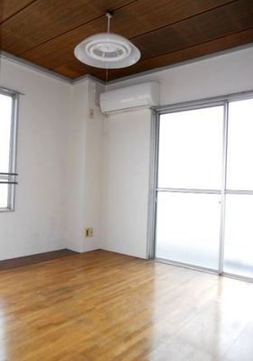 Living and room. Corner room three-sided lighting Interior renovation completed Laundry Area