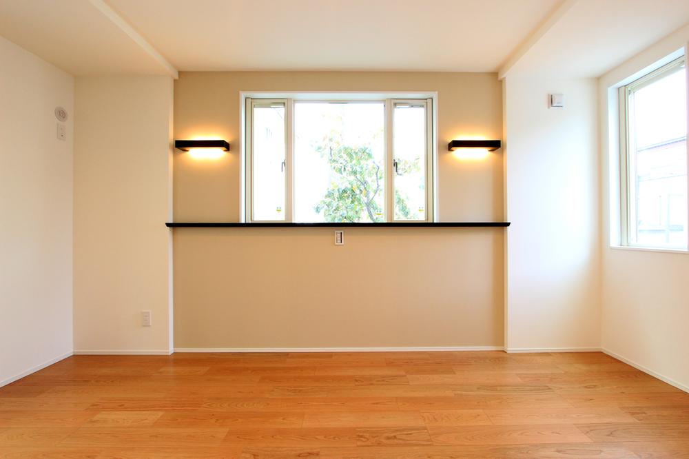 Non-living room. The main bedroom about 9.11 Pledge There is also a walk-in closet.