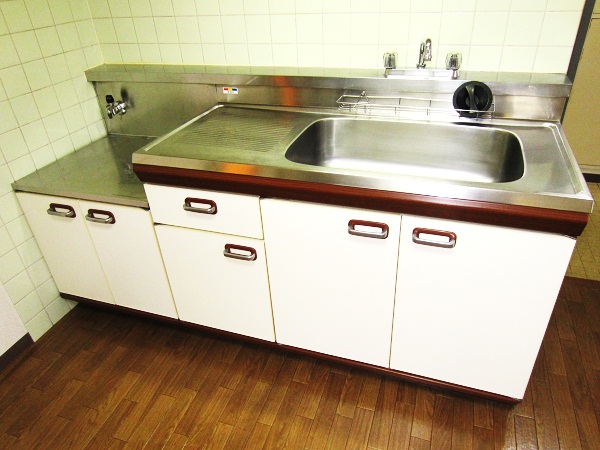 Kitchen. Two-burner gas stove installation Allowed