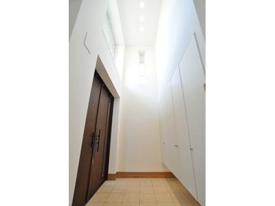 Entrance. Indoor (March 2013) Shooting