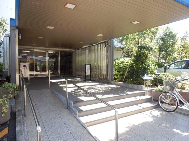 Entrance. Local (11 May 2013) Shooting