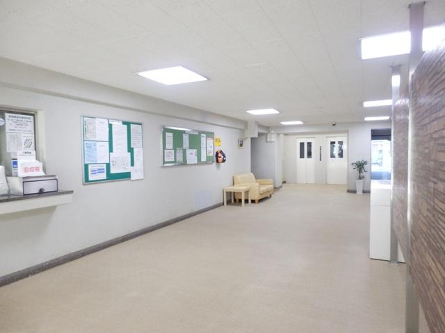 Entrance. Local (11 May 2013) Shooting