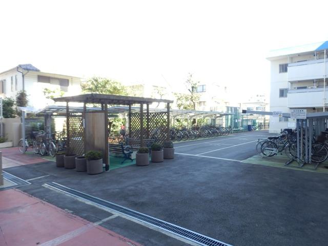 Parking lot. Local (11 May 2013) Shooting