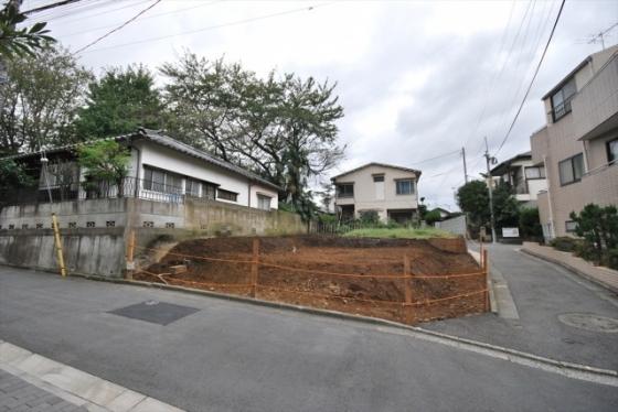 Local photos, including front road. Local (11 May 2013) Shooting