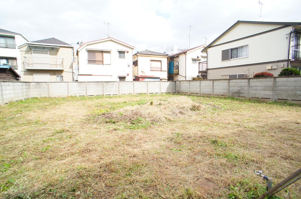 Local photos, including front road. Local (11 May 2013) Shooting