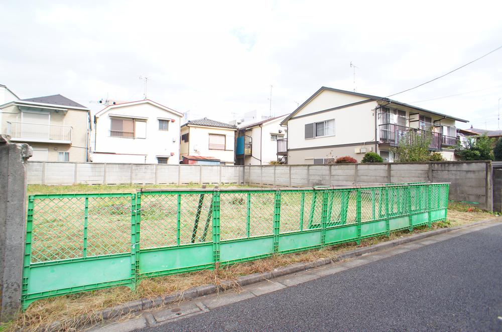 Local photos, including front road. Local (11 May 2013) Shooting