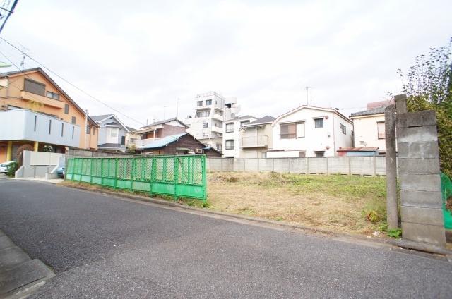 Local photos, including front road. Local (11 May 2013) Shooting