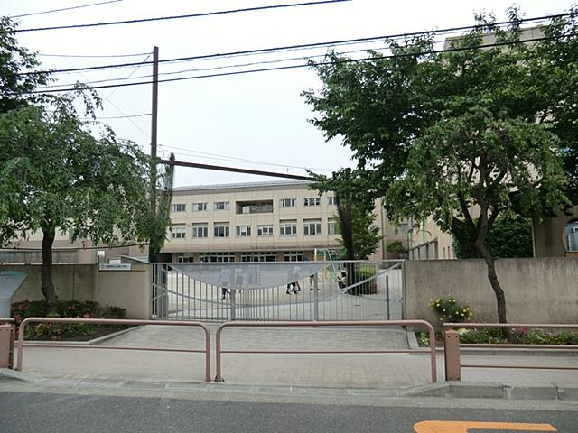 Primary school. 1028m to Setagaya Tatsukinuta Elementary School