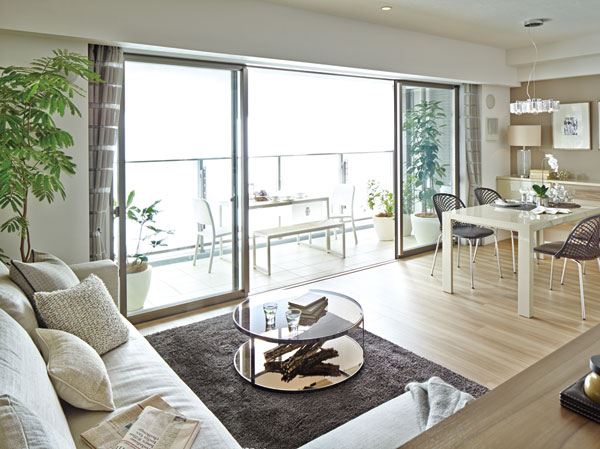 Living.  [It has been polished space, Wrap moments of relaxation] (living ・ dining)