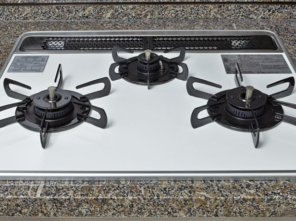 Kitchen.  [Hyper-glass coat top stove] It looks beautiful, Stove of strong hyper glass coat the top plate to heat and shock. Difficult boiled spills and the like cake, Clean maintain because dirt also easy to wipe off.