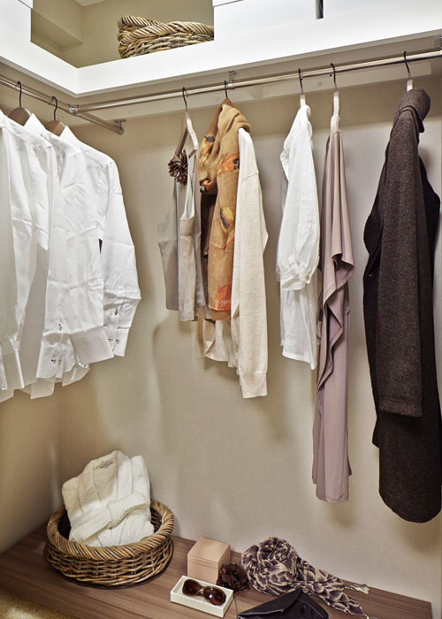 Receipt. Walk-in Closet