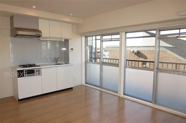 Living. Open-minded living in a two-sided lighting