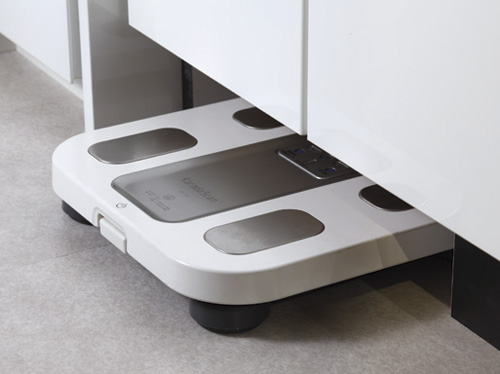 Bathing-wash room.  [Health meter storage] Capable of accommodating the health meter to sink under the base. And in the space and refreshing the wash room. (Except for some type)