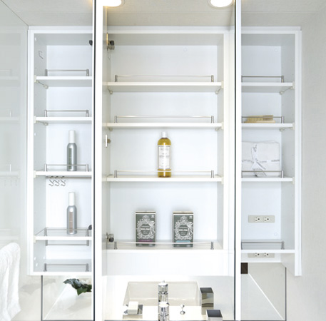 Bathing-wash room.  [Three-sided mirror housing] Set up a storage space in the back the entire surface of the three-sided mirror. Dental Care, Around the counter to clean because it organized, such as hair care products.