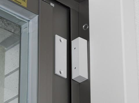 Security.  [Security sensors] To all of the windows can be opened and closed the front door, Set up a crime prevention sensor. Will send an emergency signal to the security company the door is open in the set. (Same specifications)