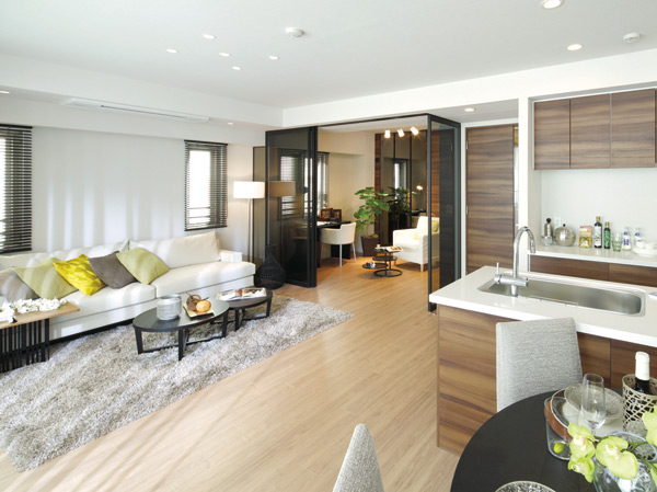 Room and equipment. South-facing corner dwelling unit of a bright utilizing plenty attractive LDK. Design plan that ingenuity to deepen communication. The kitchen is, Bright and open face-to-face counter formula, Guests can also enjoy a relaxed view that spreads out residential area from the upper floors.