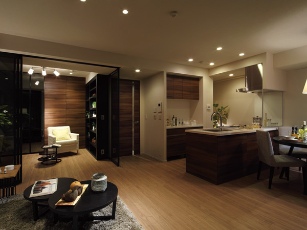 Room and equipment. Space of the room to unleash the tension. In a soft and natural, Moderately plus the stylish accent, We propose a relaxation of high quality.