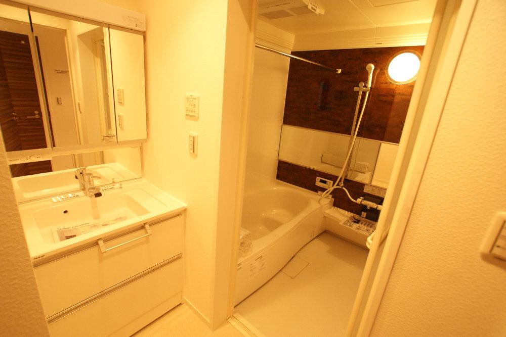 Same specifications photos (Other introspection). It becomes the example of construction of the wash basin.