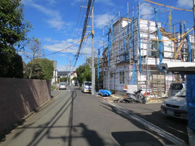 Other local. Local (10 May 2013) Shooting Frontal road