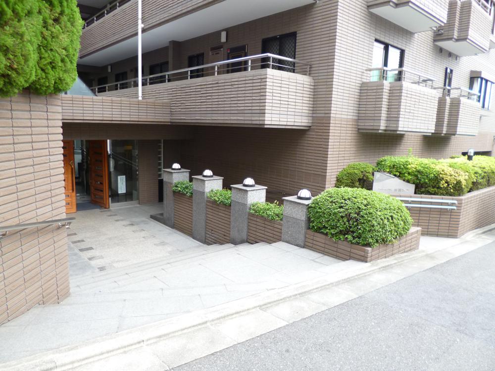 Local appearance photo. Local (September 2013) Shooting The Entrance, Stairs and slope comes with.