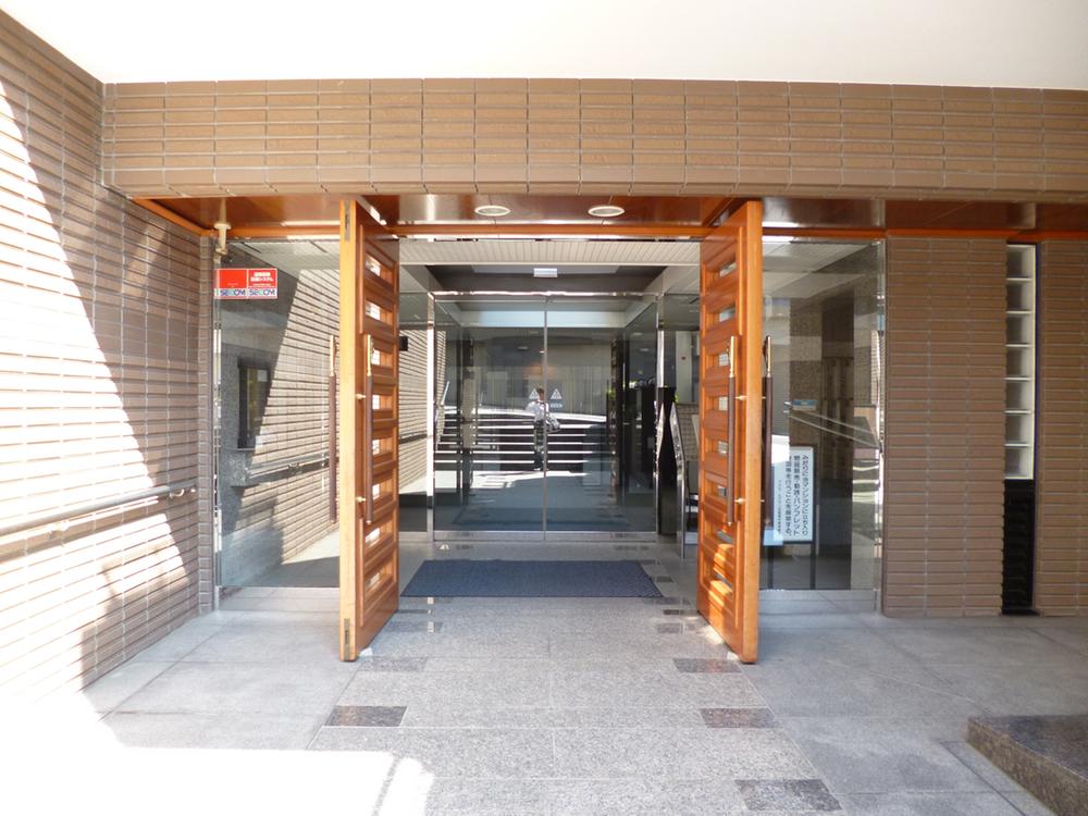 Entrance. Common areas