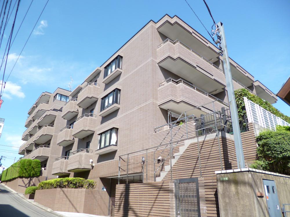 Local appearance photo. Local (September 2013) Shooting It is located in a 4-minute walk from Den-en Chofu Station.