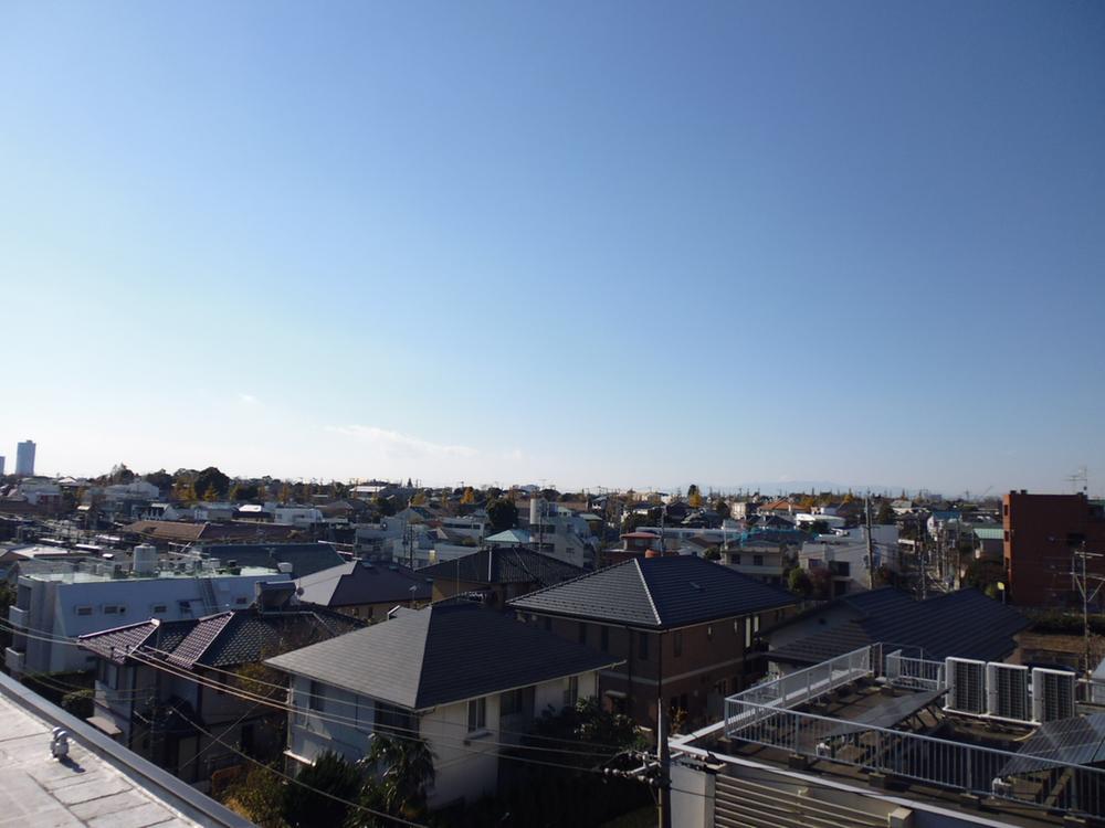 View photos from the dwelling unit. View from the site (December 2013) Shooting