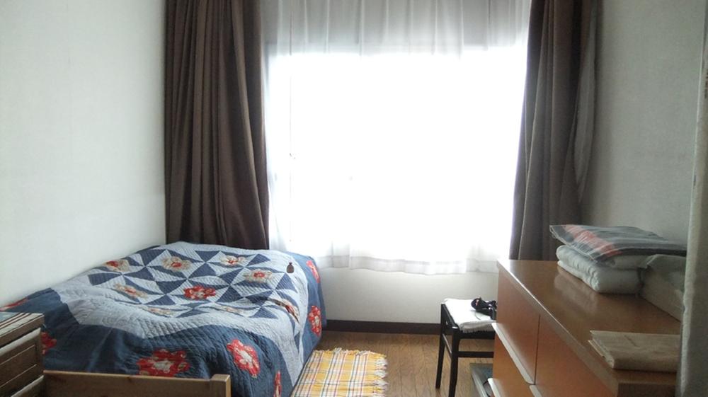 Non-living room. South side Western-style is also bright room with cleanliness.