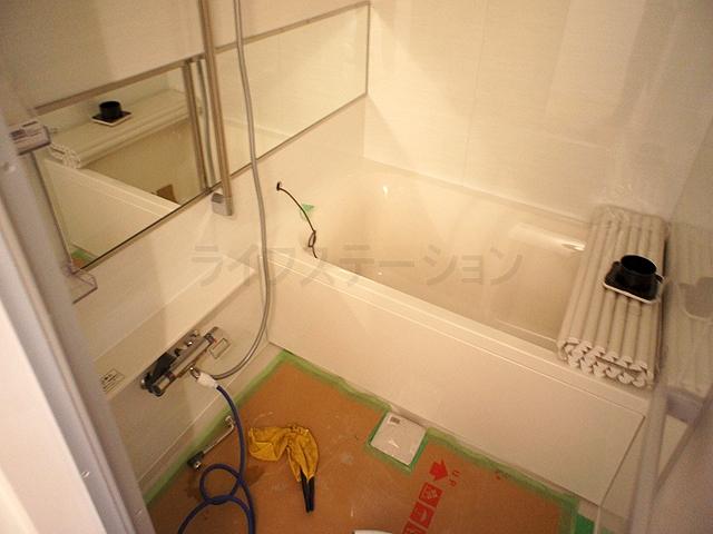 Bathroom. Local (December 2, 2013) Shooting