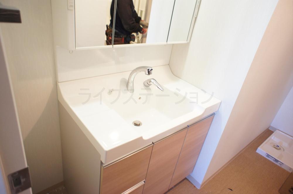 Wash basin, toilet. Local (December 2, 2013) Shooting