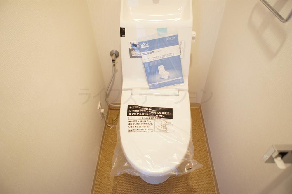 Toilet. Local (December 2, 2013) Shooting