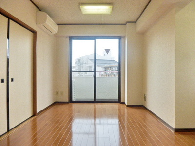 Living and room. 8.8 Pledge of large dining