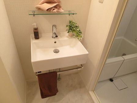 Wash basin, toilet. ~ Already the new interior renovation ~
