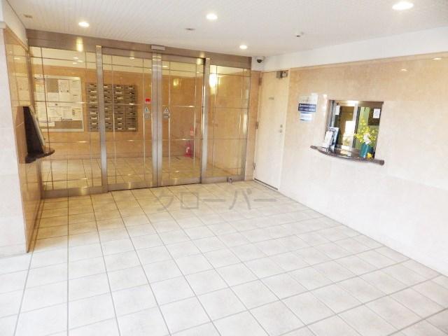 Entrance. Entrance hall