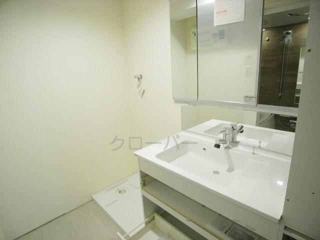 Wash basin, toilet. Reform in