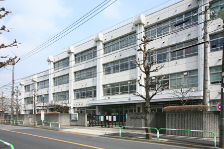 Junior high school. 877m to Setagaya Ward Funabashi hope months junior high school (junior high school)