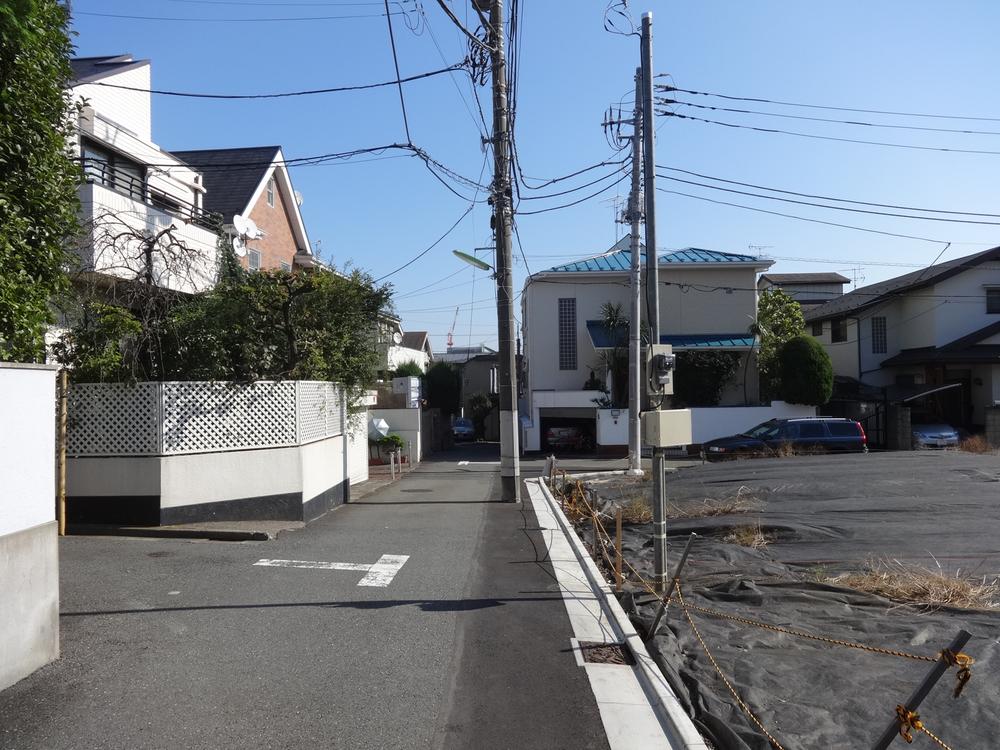 Local photos, including front road. Local (11 May 2013) Shooting